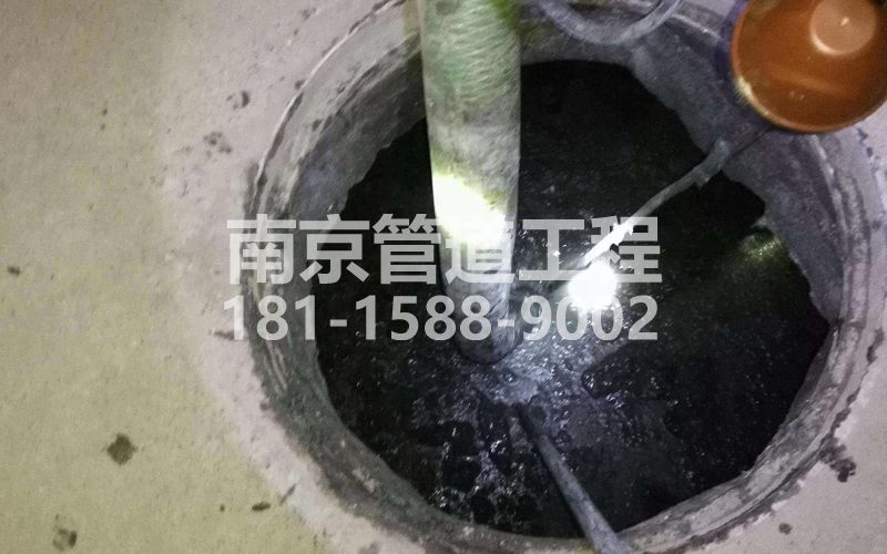 216兆园清理化粪池